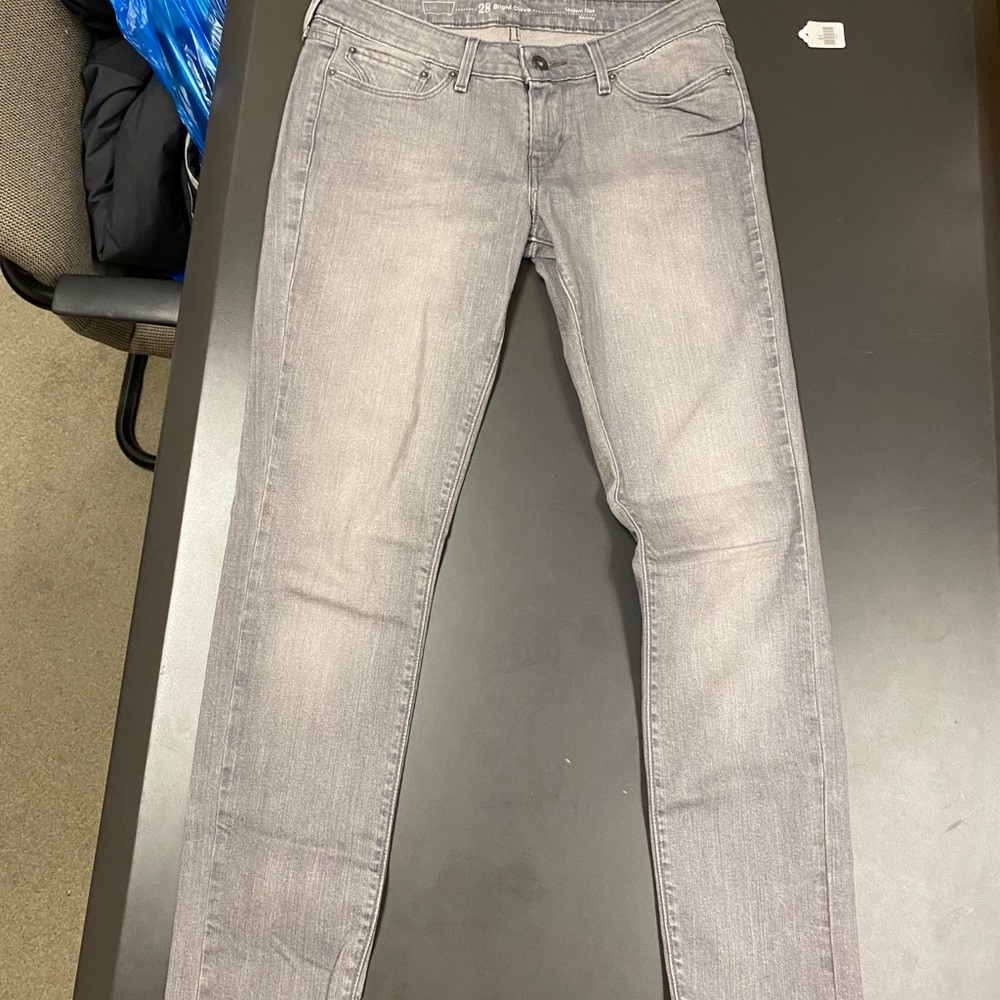 Levis - Picture 6 of 6